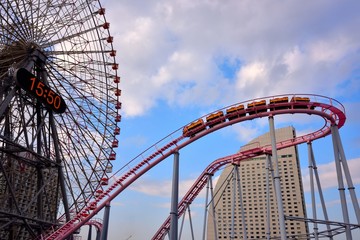 遊園地のジェットコースター