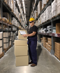 Worker Delivering products Sign the signature on the product receipt form with parcel boxes