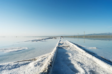 Obraz premium Railway tracks in chaka salt lake