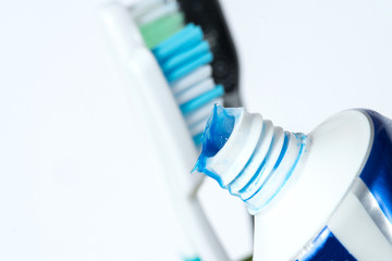 Zahbürste und Zahnpasta