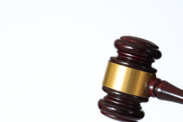 Richterhammer oder Auktionshammer freigestellt als Hintergrund