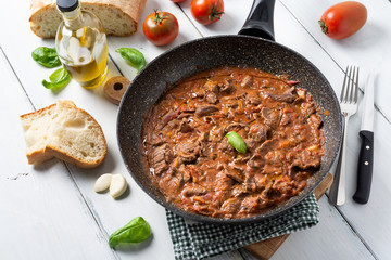 Manzo alla pizzaiola, cucina italiana