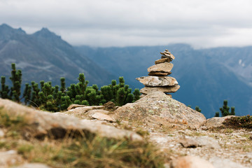 Steinm&auml;nnchen vor Alpenpanorama
