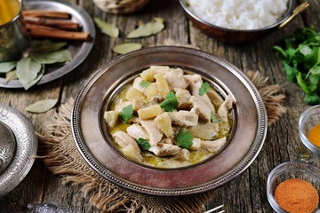 Green chicken curry with pineapples in cream.