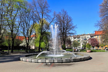 Obraz premium Katowice, Poland - Panoramic view of the city park and fountain of the Plac Andrzeja square - Andrew square - in Katowice
