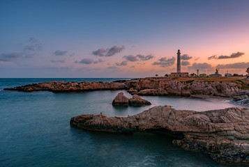 Il faro di Punta Sottile al crepuscolo, isola di Favignana IT