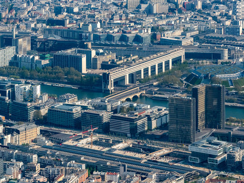 Le Minist&egrave;re des Finances &agrave; Bercy vu d'h&eacute;licopt&egrave;re &agrave; Paris