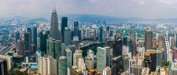 Fototapeta premium KUALA LUMPUR, MALAYSIA - April. 21, 2016 . View of Kuala Lumpur city skyline