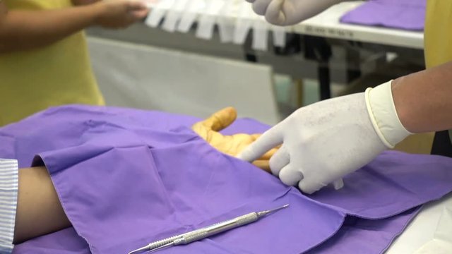 Trigger finger operation. Medical treatment , Digital flexer tenosynvitis, Stenosing tenosynvits