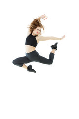 Fototapeta na wymiar sportliche, junge Frau die in die Luft springt