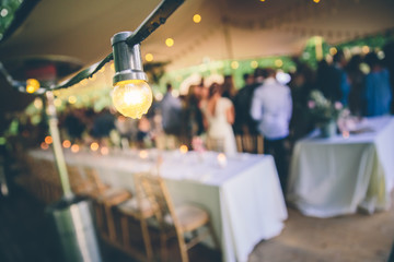 ampoule sous la pluie