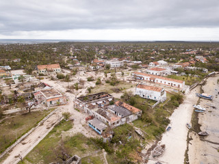 Obraz premium Aerial overhead houses on a tropical island, damaged by a cyclone