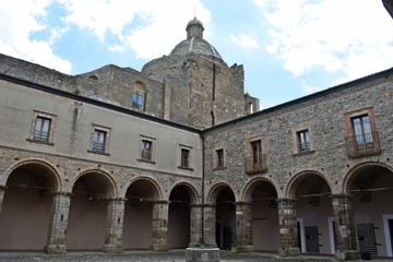 Fototapeta na wymiar Ferrandina (Matera) - Chiostro del Convento di San Domenico