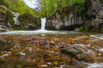 Fototapeta premium rhodope,belitsa,beautiful,bulgaria,cascade,destination,europe,green,mountain,nature,rodopi,tourism,water,waterfall,stream,attractive,bachkovski,balkans,bulgarian,countryside,group,interest,lichen,loca