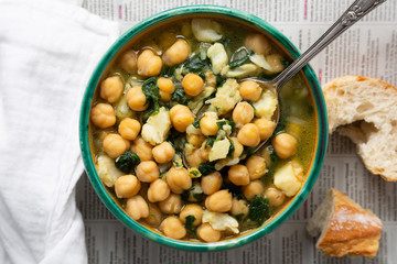 Chickpea stew with spinach and cod