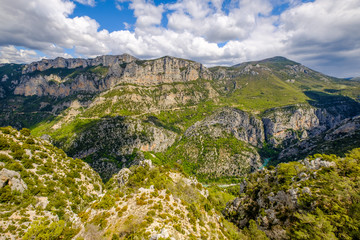 Vue panoramique sur les Gorges du Verdon, Grand Canyon, rive gauche. Aiguines, Provence, France. 