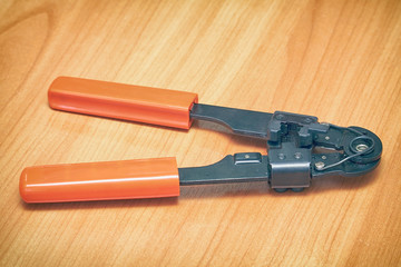 Crimping Tool for computer plugs