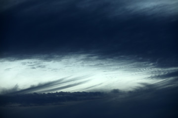 Fototapeta na wymiar Blauer Himmel und Wolken