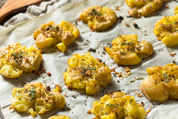 Homemade Smashed Potatoes with Garlic