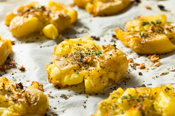 Homemade Smashed Potatoes with Garlic
