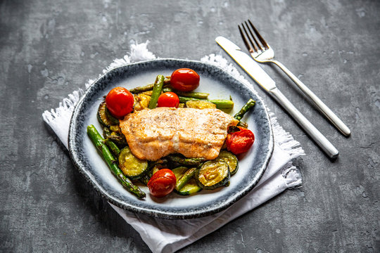 Coalfish fillet on zucchini, green asparagus and tomato, low carb