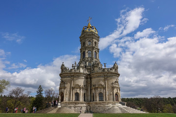 Fototapeta na wymiar 04 MAY 2019, DUBROVITSY, RUSSIA Exterior view to Church of Sign of Blessed Virgin in Dubrovitsy Znamenskaya church in Podolsk Moscow region, Russia