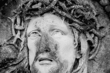 Fototapeta premium Antique statue of Jesus Christ crown of thorns