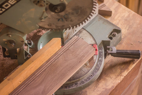 circular saw cutting plank