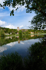 Donauspiegelung Ruine Weitenegg Hochformat