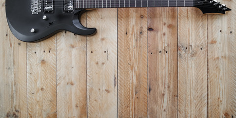 E-Gitarre Rock Pop auf Holz Hintergrund Vintage Chrom