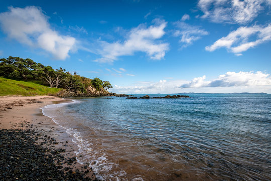 Hiking on the beautiful coast of Doubtless Bay in the Far North of New Zealand