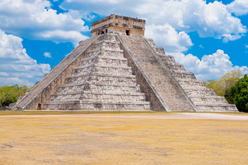 The pyramid of Kukulkan at the ancient mayan city of Chichen Itza in Mexico