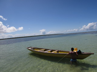 Canoa en el paraíso