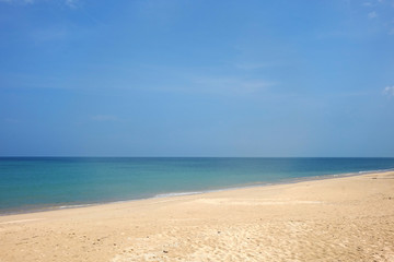 Fototapeta na wymiar Seascape : beautiful sea landscape of Bang Lud beach, Khao Lak, Phang Nga Thailand.