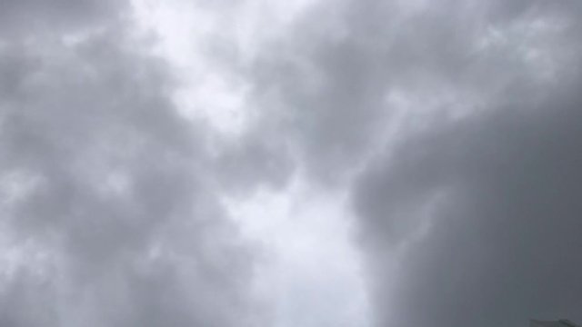 pre-rainy clouds floating grey sky