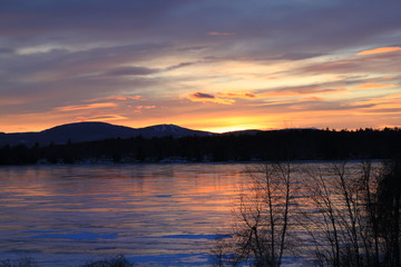 Fototapeta na wymiar Ice Lake Sunset