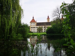 Fototapeta na wymiar Schloss Eggenberg Graz mit Pfau