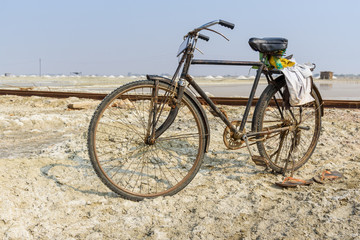 Fototapeta na wymiar Old bicycle on Sambhar Salt Lake. India