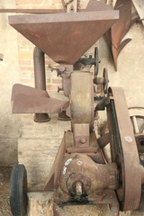 Antico trattore agricolo della Val Padana