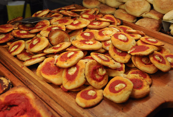 pizzette (small pizza) baked food