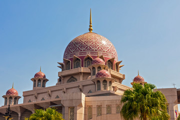 Fototapeta na wymiar Kuala Lumpur/Malaysia: 22 April 2019: beautiful dome lid pink Masjid Putra Putra Mosque Muslim mosque of Putrajaya famous tourist destination religion in Malaysia