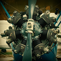 Motor de avion antiguo