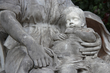 statue of a mother with her child (p'tit quinquin) in Lille (France) 