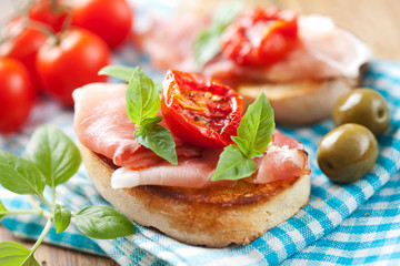 Crostini with parma ham