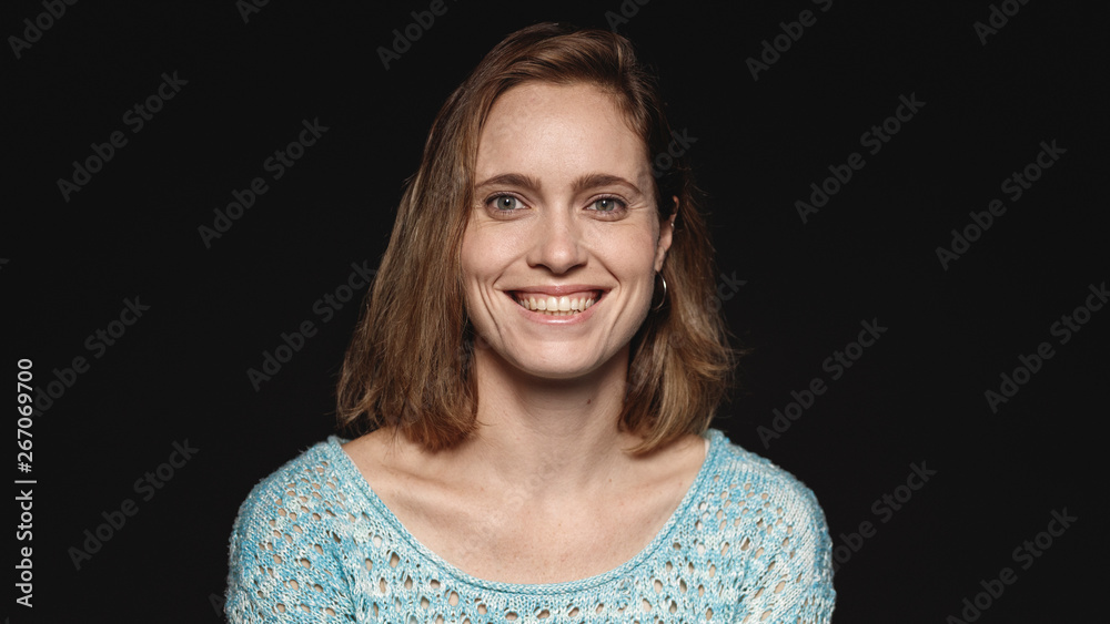 Wall mural Portrait of a cheerful woman