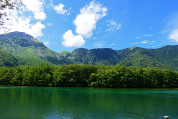 Naklejka na ściany i meble 中部山岳国立公園。上高地に佇む大正池。松本　長野　日本。８月下旬。