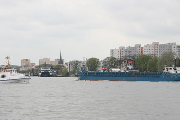 Fototapeta na wymiar Der Hafen in Swinemünde, Blick auf die Stadt