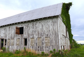 Fototapeta na wymiar Old Abandoned Barn