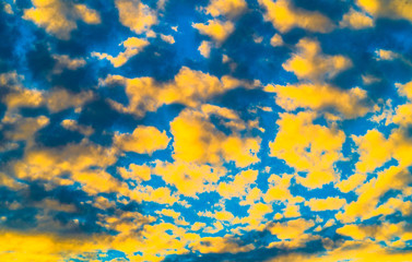 Nuvens coloridas