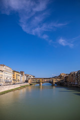Obraz premium Sunny view on the Arno River and Ponte Vecchio in Florence, Italy